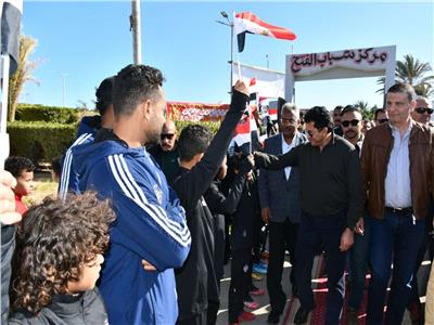 وزير الرياضة يتفقد مركز شباب الفتح
