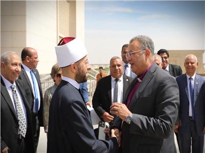 الدكتور القس أندريه زكي، رئيس الطائفة الإنجيلية خلال لقائه الدكتور أسامة الأزهري، وزير الأوقاف