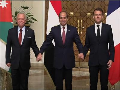 السيد الرئيس عبد الفتاح السيسي والرئيس إيمانويل ماكرون والعاهل الأردني الملك عبدالله الثاني
