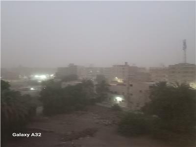 عاصفة ترابية تضرب محافظة أسوان