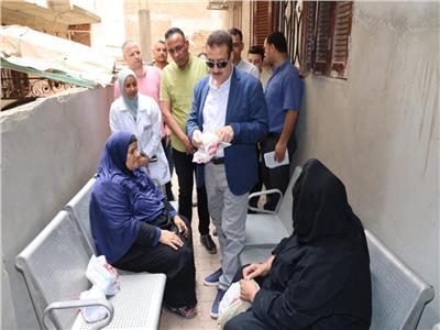  إبراهيم أبو ليمون محافظ المنوفية خلال زيارته