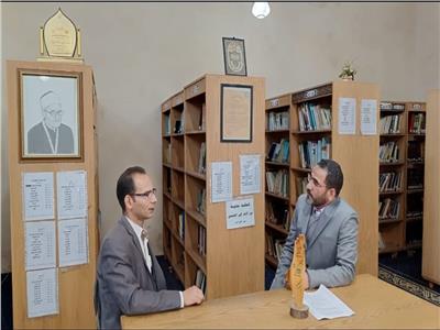 د. عمرو مندى مدير مكتبة جامع الأزهر خلال حواره مع محرر اللواء الإسلامي