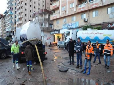 الدفع بـ42 سيارة طوارئ فور هطول الأمطار
