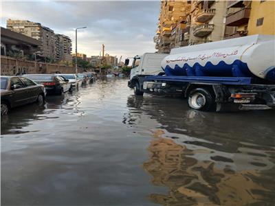 غرق شوارع الإسكندرية جراء سوء الأحوال الجوية