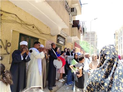 بالطبل والمزمار البلدي