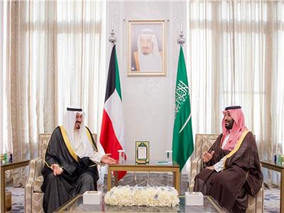 الأمير محمد بن سلمان بن عبدالعزيز والشيخ أحمد عبدالله الأحمد الصباح