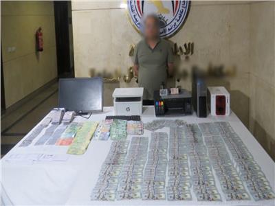 سقوط صاحب شركة يتاجر في الدولار ويزور رخص القيادة بالقاهرة
