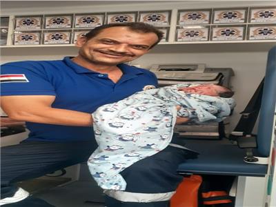 المسعف والمولود