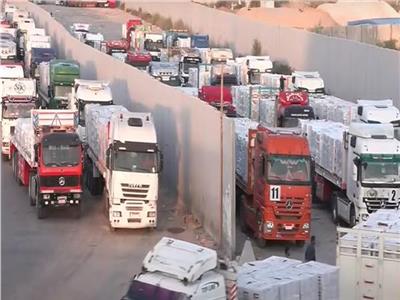 بدء تحرك قافلة المساعدات الإنسانية الـ11 من مصر إلى غزة