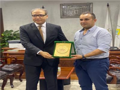 عفيفي يشيد بتطوير القرى السياحية بمارينا