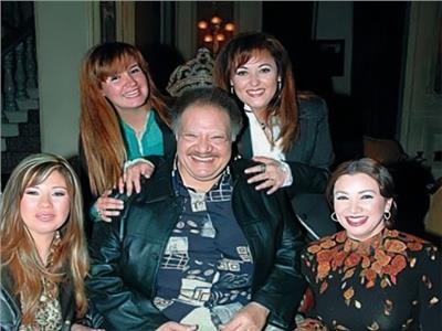 صورة نادرة من مسلسل يتربى في عزو