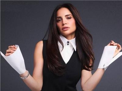 الفنانة آمال ماهر