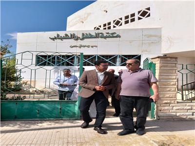 نائب محافظ مطروح خلال جولته التفقدية