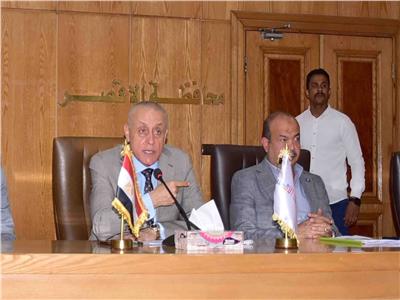 محافظ الأقصر يترأس اجتماع الاستعدادات لتنفيذ التجربة