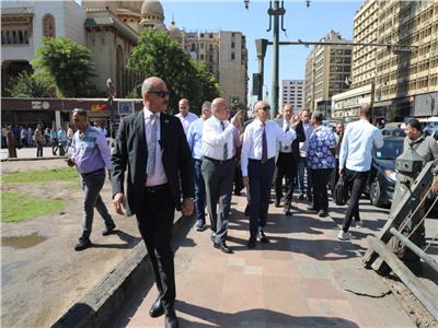 محافظ القاهرة يتابع أعمال نقل مواقف السيارات العشوائية للموقف الجديد برمسيس 