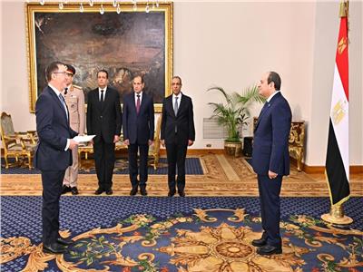 السفير البريطاني يقدم أوراق اعتماده للرئيس السيسي ويؤكد: علاقاتنا مع مصر شراكة استراتيجية