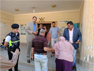 محافظ سوهاج يوجه بصيانة أعمدة الإنارة و رفع كفاءة الطرق والنظافة بقري جهينة