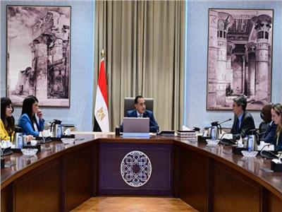 رئيس الوزراء يستقبل وفد البنك الدولي لمناقشة التعاون المشترك