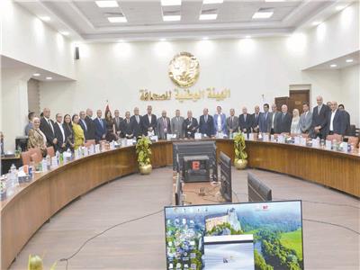 «الوطنية للصحافة» تستضيف رئيس هيئة قناة السويس