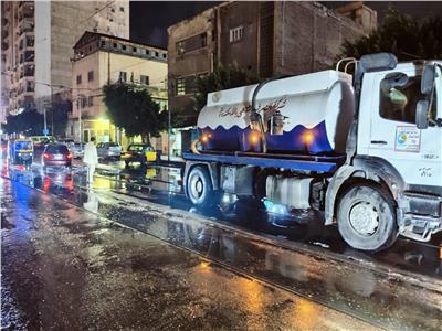 عمليات شفط المياه من الشوارع