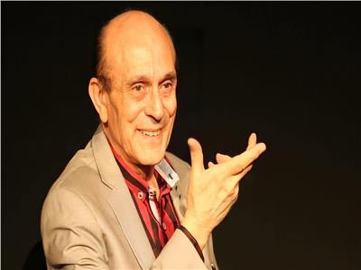محمد صبحي.. قلب وروح بالمسرح والتليفزيون 