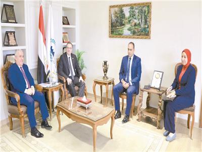 تعاون بين «الوطنية للصحافة» و«التنظيم والإدارة»