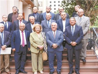 المهندس عبد الصادق الشوربجى وأعضاء الهيئة خلال استقبال الكاتبة سناء البيسى