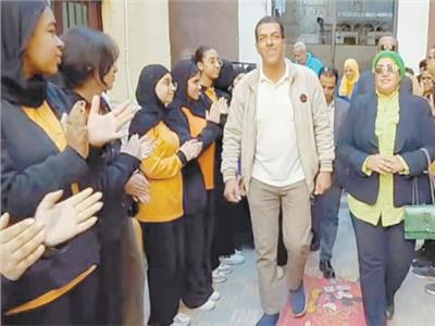 كرامة المعلم خط أحمر |ممر شرفى لمدرس عين شمس المعتدى عليه