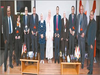 تكريم عدد من المشاركين فى المؤتمر