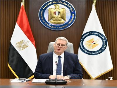 بقيمة 140 مليون دولار.. البترول توقع عقد تمويل مجمع إنتاج السيليكون المعدني 