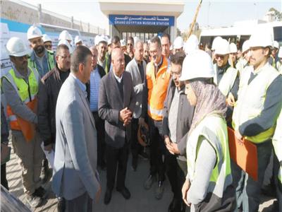 الفريق مهندس كامل الوزير يستمع لشرح حول ما تم إنجازه بالمرحلة الأولى للخط الرابع بالمترو