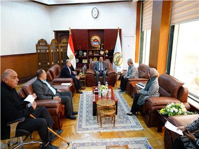 محافظ مطروح يجتمع مع لجنة الحفاظ على التراث