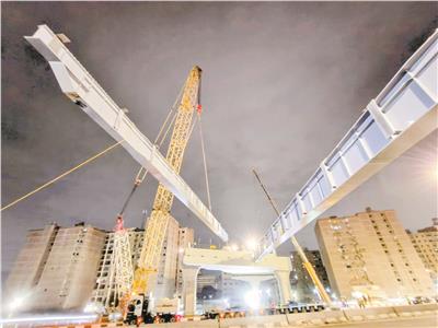 بطول 64 مترًا ووزن 140 طنًا |تركيب كمرات محور عمرو بن العاص أعلى الدائرى