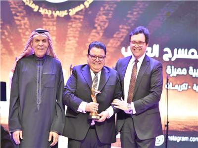 تكريم 17 فنانًا وخمس مؤسسات مسرحية