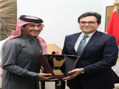 وزير الثقافة يلتقي سفير قطر بالقاهرة