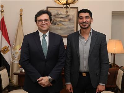 وزير الثقافة يلتقي المخرج كريم الشناوي