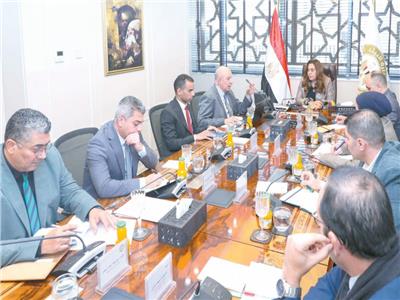 محميات بطاقة «نظيفة» ممرات للسيارات الكهربائية تدعم السياحة البيئية