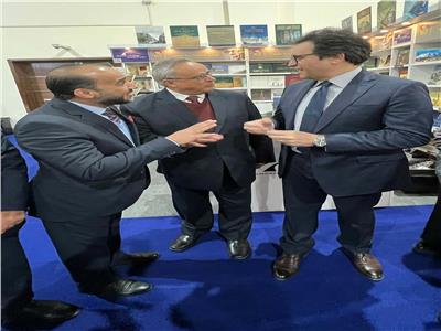وزير الثقافة يتفقد معرض القاهرة الدولي للكتاب 