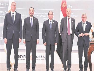 خارطة بترولية وغازية واستكشاف شامل للثروات المعدنية طريق إلى القمة