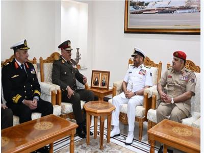 رئيس أركان حرب القوات المسلحة يختتم زيارته الرسمية إلى سلطنة عُمان