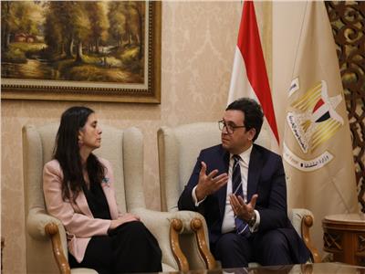 الدكتور أحمد فؤاد هنو وممثلة اليونيسف في مصر 