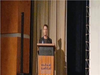 جيفري «الرجل ذو القبعة».. رحلة إنسانية داخل عالم زاهي حواس