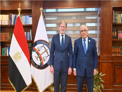 النائب العام ونائب رئيس شركة مايكروسوفت
