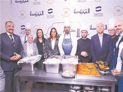 «مطعم المحروسة» يوفر وجبات يومية للأسر الأولى بالرعاية