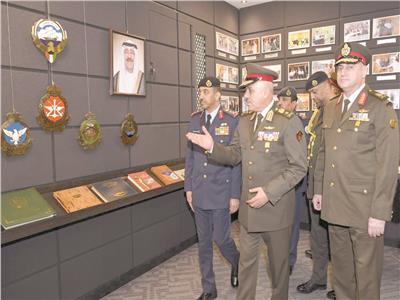 رئيس الأركان يعود إلى أرض الوطن بعد زيارة للكويت