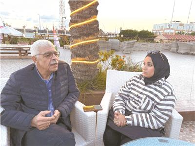  رئيس جامعة المنوفية خلال حواره مع محررة «أخبار اليوم»