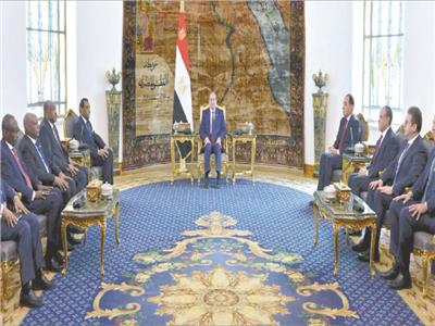 الرئيس عبدالفتاح السيسى خلال استقباله د. كامل إدريس رئيس وزراء السودان