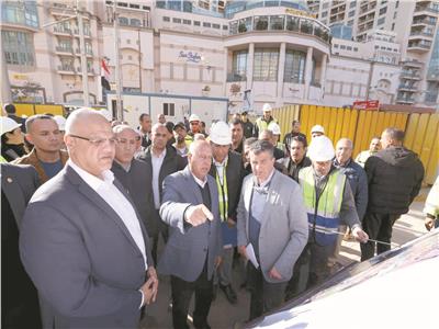 الفريق كامل الوزير ومحافظ الإسكندرية يتفقدان أعمال مشروع إعادة تأهيل ترام الرمل