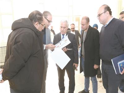 المهندس عبدالصادق الشوربجى والكاتب الصحفى إسلام عفيفى أثناء جولتهما فى جامعة «نيو إيجيبت»