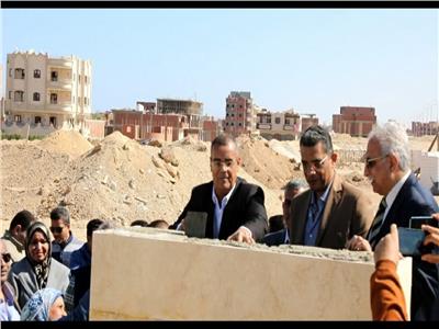 بتكلفة 90 مليون جنيه.. محافظ البحر الأحمر يضع حجر الأساس للمدرسة اليابانية بالقصير